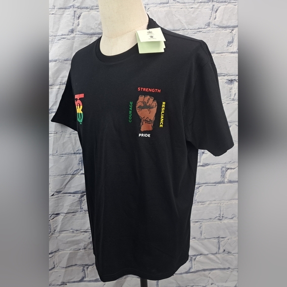 NWT Burberry Men's T-Shirt Tee Black Power Fist TB Logo Organic Medium - Picture 9 of 16